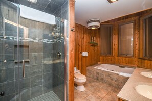 Maison, Plusieurs lits, baignoire Ă remous | Salle de bain | Serviettes fournies