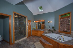 House, Multiple Beds, Hot Tub | Bathroom