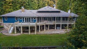 Exterior - The West Wing 5 Bedroom House (McHenry)