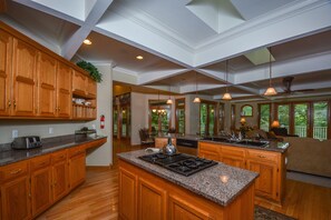 House, Multiple Beds, Hot Tub | Private kitchen | Fridge, microwave, oven, stovetop - The West Wing 5 Bedroom House (McHenry)