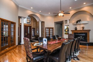 House, Multiple Beds, Hot Tub | Private kitchen | Fridge, microwave, oven, stovetop - The West Wing 5 Bedroom House (McHenry)