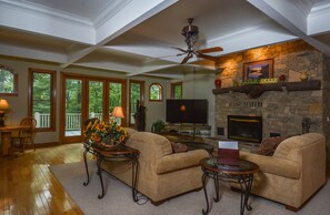 Interior - The West Wing 5 Bedroom House (McHenry)