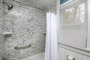 House, 2 Queen Beds, Hot Tub, River View | Bathroom | Towels - Cross the River 2 Bedroom House (Oakland)