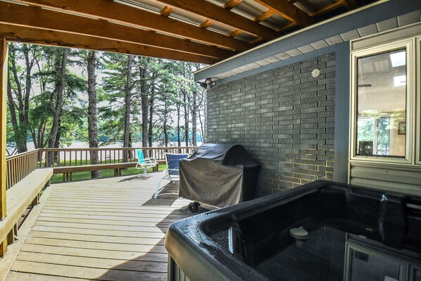 BBQ/picnic area - Clear View 4 Bedroom House (Oakland)