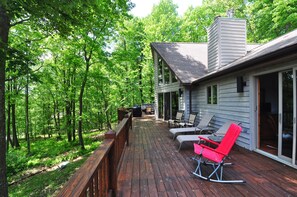 BBQ/picnic Area - Mirabella Eclano 5 Bedroom House (McHenry)