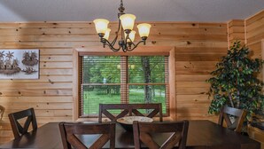 Casa, varias camas, hidromasaje | Cocina privada | Cafetera y tetera, refrigerador, microondas y horno 