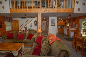 House, Multiple Beds, Hot Tub | Living room