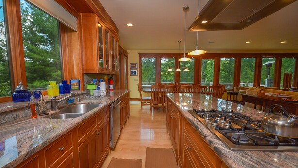 Unclassified image, 1 of 8, button - Whisked-A-Way 5 Bedroom House (Oakland)
