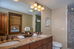 House, Multiple Beds, Hot Tub | Bathroom | Towels