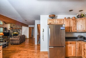 Refrigerador, microondas, horno, placa de cocina