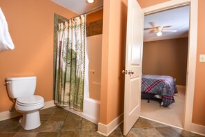 Room - Serenity Summit 5 Bedroom Townhome (Oakland)