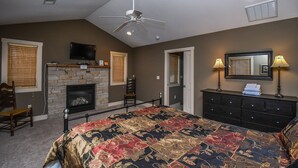 House, Multiple Beds, Hot Tub