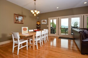 House, Multiple Beds, Hot Tub | Private kitchen | Fridge, microwave, oven, stovetop - Serenity Summit 5 Bedroom Townhome (Oakland)