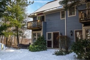 Exterior - Snow Place Like Home 3 Bedroom Townhome (McHenry)
