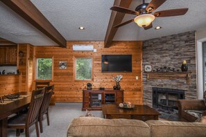 Flat-screen TV, fireplace - Snow Place Like Home 3 Bedroom Townhome (McHenry)