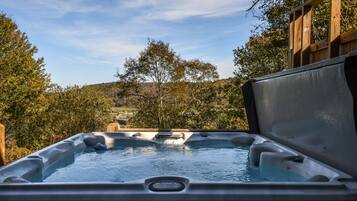 House, Multiple Beds, Hot Tub, Partial Sea View | Property grounds