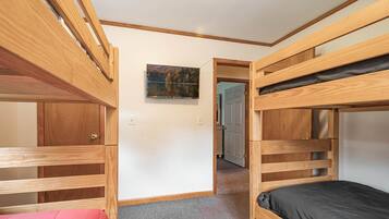 House, Multiple Beds, Fireplace, Mountain View | 6 bedrooms, free WiFi, bed sheets