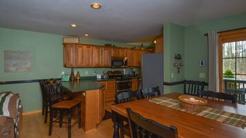 House, Multiple Beds, Hot Tub | Private kitchen | Fridge, microwave, oven, stovetop