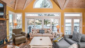 House, Multiple Beds, Hot Tub | Living room | TV, fireplace