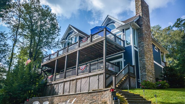 Exterior - Jewel in Paradise 5 Bedroom House (Oakland)
