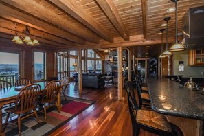 TV, fireplace, DVD player - Fianna's Landing 5 Bedroom House (Swanton)