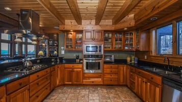 House, Multiple Beds, Hot Tub | Private kitchen | Fridge, microwave, oven, stovetop