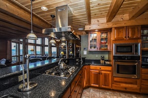 Fridge, microwave, oven, stovetop - Fianna's Landing 5 Bedroom House (Swanton)