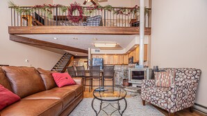 TV, DVD player - Majestic View 3 Bedroom Townhome (Oakland)
