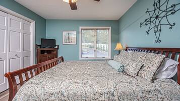 3 bedrooms, free WiFi, bed sheets