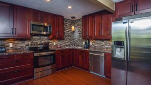 House, Multiple Beds, Hot Tub | Private kitchen | Coffee/tea maker, fridge, microwave, oven - Loft of Luxury 2 Bedroom Townhome (Oakland)