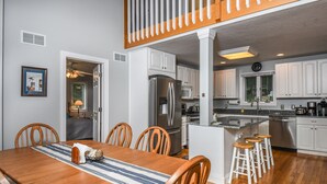 Unclassified image, 2 of 18, button - Take-A-Break 3 Bedroom House (Oakland)