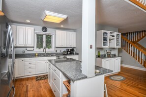 House, Multiple Beds, Hot Tub, Partial Sea View | Private kitchen