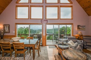 Huis, meerdere bedden, hot tub | Privékeuken | Een koelkast, een magnetron, een oven, een kookplaat