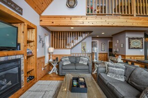 House, Multiple Beds, Hot Tub | Living room - Scenic Overlook 6 Bedroom House (Oakland)