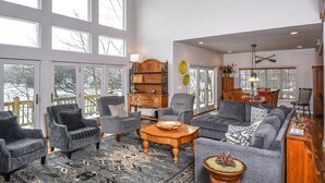 Living room - Friday's Escape 7 Bedroom House (McHenry)