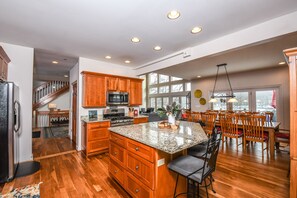 獨棟房屋, 多張床, 熱水浴缸 | 私人廚房 | 電冰箱、微波爐、烤箱、爐台