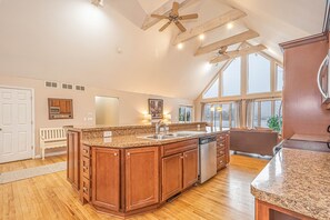 6 bedrooms, free WiFi, bed sheets - Taylor Made 6 Bedroom House (McHenry)