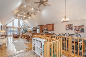 Interior - Taylor Made 6 Bedroom House (McHenry)