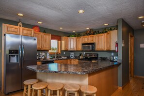 House, Multiple Beds, Hot Tub | Private kitchen | Fridge, microwave, oven, stovetop
