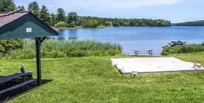 Property grounds - Windsor House 4 Bedroom House (Oakland)