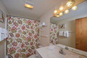 Ferienhaus, Mehrere Betten, Whirlpool | Badezimmer | Handtücher