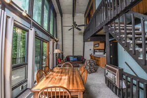 House, Multiple Beds, Hot Tub, Mountain View | Living room