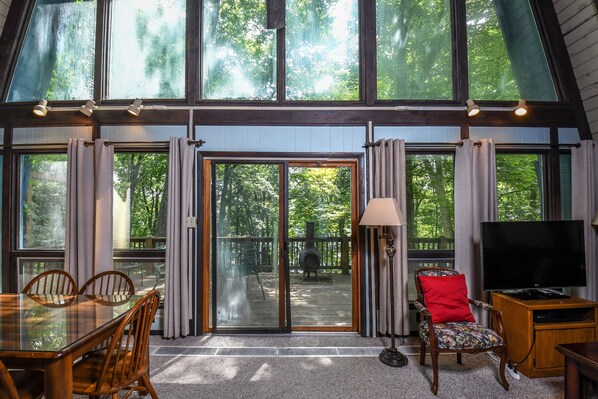 House, Multiple Beds, Hot Tub, Mountain View | Living room