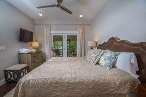 House, Multiple Beds, Hot Tub