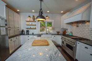 House, Multiple Beds, Hot Tub | Private kitchen