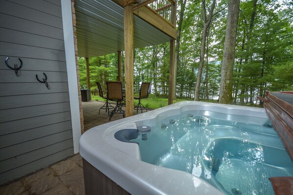 House, Multiple Beds, Hot Tub | Bathroom | Towels - Casa Bella 5 Bedroom House (Swanton)