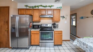 House, Multiple Beds, Hot Tub | Private kitchen | Coffee/tea maker, fridge, microwave, oven