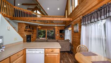 House, Multiple Beds, Hot Tub | Private kitchen | Fridge, microwave, oven, stovetop