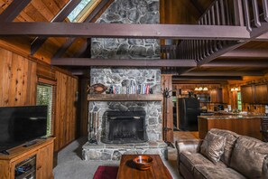 Interior - Creekside Cove 4 Bedroom House (Oakland)