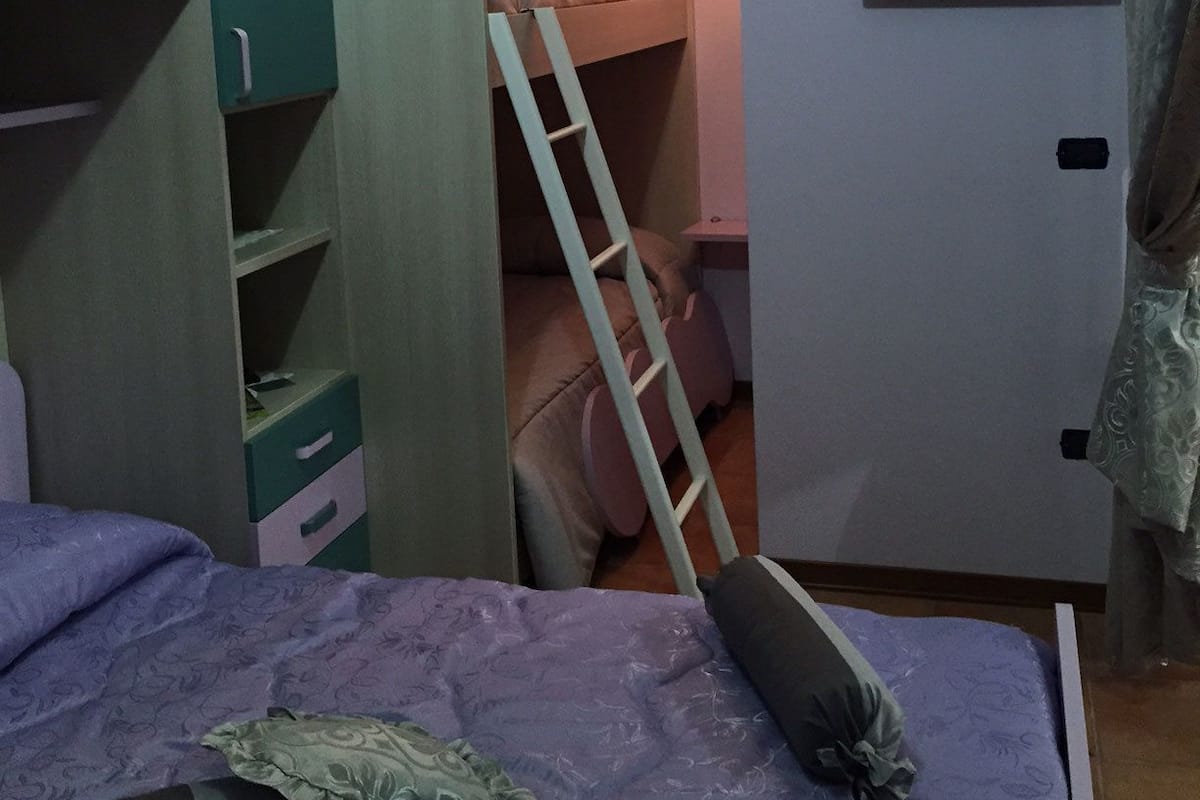 1 bedroom, individually decorated, individually furnished, desk